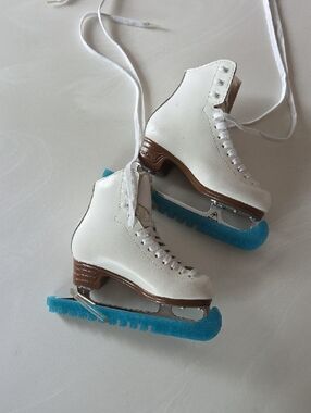 Jackson Mystique White Girl's Figure Ice Skates 1491 Size 1 C & Accessories